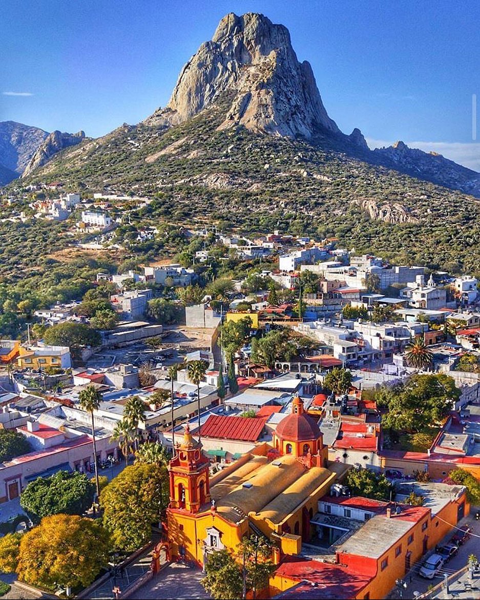 Bernal: Peña de Bernal en Querétaro