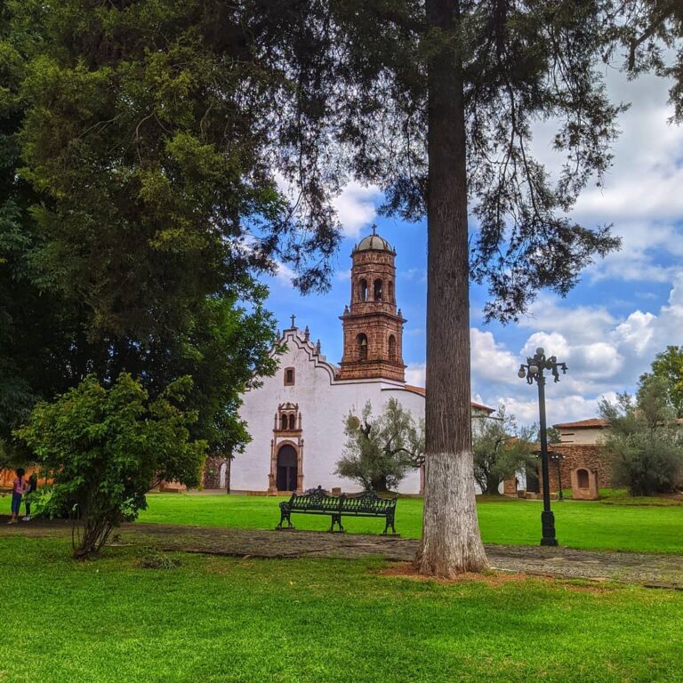 Tzintzuntzan Michoacán: El Pueblo Mágico de los Colibríes